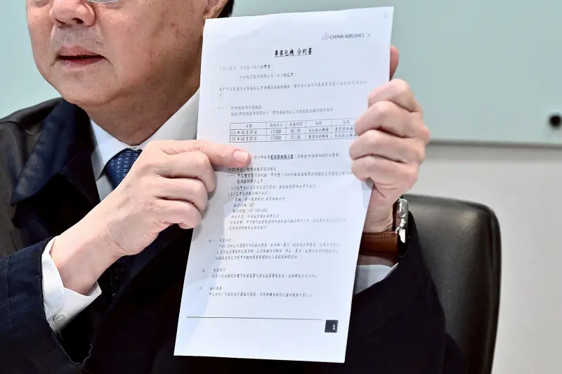    ▲卓榮泰今天釋出赴日單據，包機費為208萬。（圖／行政院提供）  