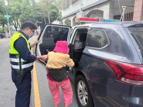 九旬嬤想燙髮卻忘了回家的路　前鎮警耐心陪伴護送返家
