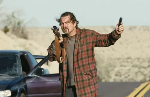 ▲李奧納多完全演出那種退休老爹的頹廢感，儘管身手大不如前，還是拚命想救回女兒。（圖／翻攝自IMDb）