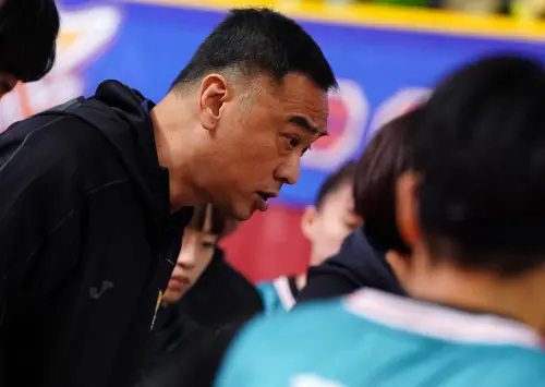 ▲昔日五連霸的總教練何正峰南下執教，將中信女籃帶入小巨蛋。(圖/UBA提供)