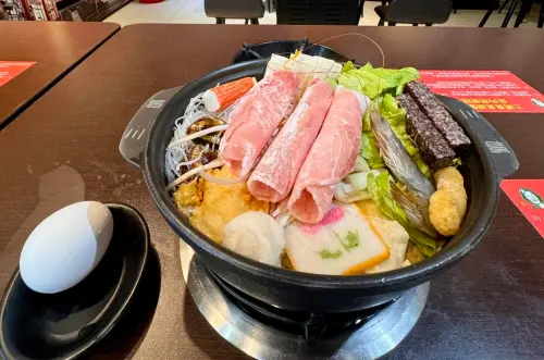 ▲三媽臭臭鍋宣布漲價，因應人力、食材成本上升，將自4月1日起調整鍋物售價，全品項鍋物將調漲20元。（圖／三媽臭臭鍋鹽水店臉書）