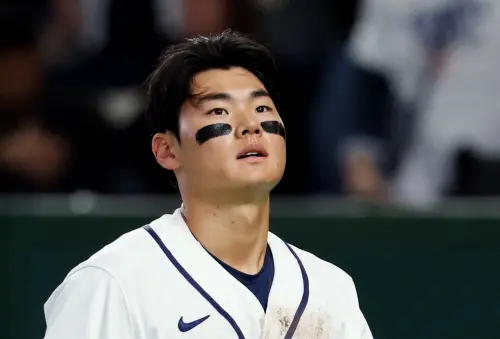 ▲韓國游擊手金周元在本壘攻防戰中的轉傳球不夠精準，賽後慘遭韓國媒體抓戰犯，痛批「傳準一點就出局了」。（圖／路透／達志影像）