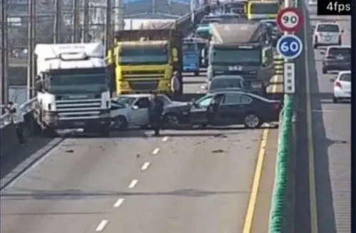 台61線3車連環車禍！梧棲段2轎車撞聯結車　北上車道全被堵
