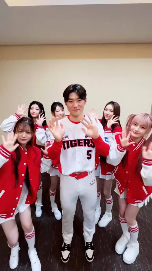 ▲金倒永（中）曾和ILLIT一起在球隊休息室中熱舞。（圖／翻攝自ILLIT IG@illit_official）