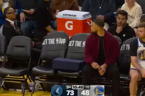 勇士太慘了！「板凳席全空」柯瑞也傻眼　霍福德、波斯特因傷退場