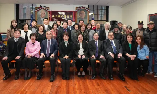 ▲盧秀燕一行白天拜會具百年歷史的紐英崙中華公所。（圖／台中市政府提供，2026.03.14）