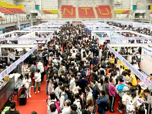 台大杜鵑花節學系博覽會登場　校長：推跨域學習畢業不只單一學位
