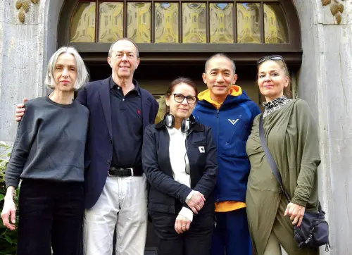 ▲《你是不會當樹嗎》導演伊爾蒂寇恩伊達（左三）為梁朝偉（右二）量身定做角色，差點被3國聯合製片砲轟而無法實現。（圖／海鵬提供）