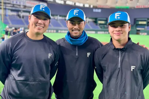 ▲林家正（中）本季加盟北海道日本火腿鬥士隊，與古林睿煬（左）、孫易磊（右）成為隊友。（圖／取自火腿隊官方X）