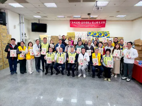 ▲張智倫與會計師公會合作，連續第三年舉辦公益贈米活動。（圖／張智倫臉書）