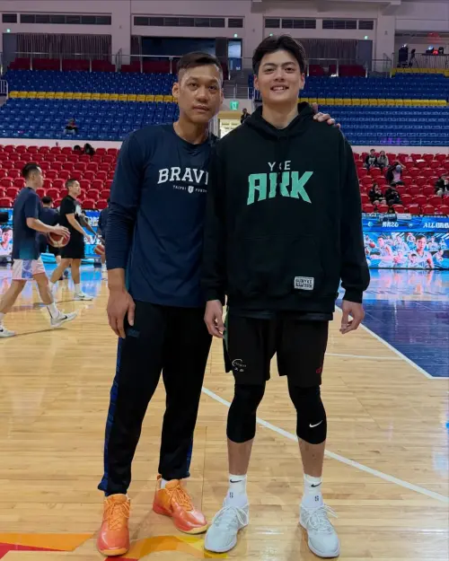 ▲葉惟捷今日賽前與林志傑合照。（圖／PLG提供）