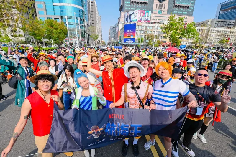 《航海王2》高雄大遊行！媽祖護航草帽海賊團　超過8萬人擠爆朝聖