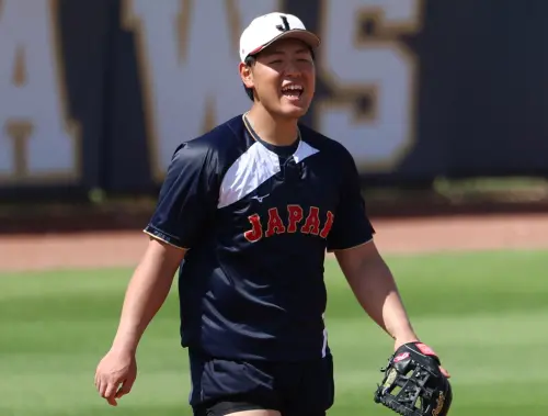 ▲另一篇報導則聚焦於多倫多藍鳥隊新科三壘手岡本和真，描述他在邁阿密馬林魚球場練習時，現場目光全被他吸引。（圖／美聯社／達志影像）