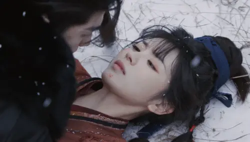 ▲田曦薇弄掉張凌赫送的護腕，不顧性命去撿。（圖／翻攝自愛奇藝）