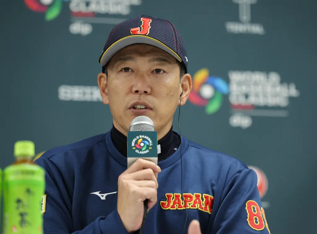 ▲日本隊總教練井端弘和（Hirokazu Ibata）的調度策略在3局下半大獲全勝，不僅頂替先發的佐藤輝明（Teruaki Sato）擊出同點安打，接替傷退主砲的森下翔太（Shota Morishita）更揮出驚天動地的3分砲。（圖／美聯社／達志影像）