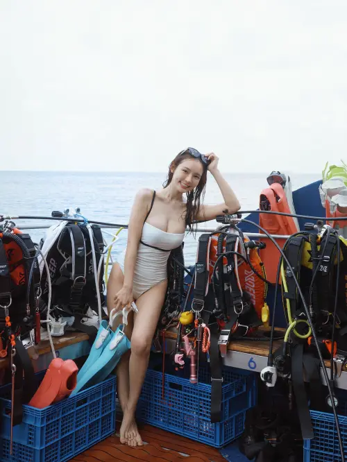 ▲▼林莎飛到斯米蘭群島潛水，不忘送上泳衣福利。（圖／林莎 • 03 IG＠superlisa821）