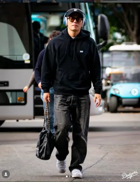 ▲山本由伸（如圖）具有時尚品味，包括香奈兒、LV，還有百萬愛馬仕柏金包都是他的愛。（圖／山本由伸IG @yoshinobu__yamamoto）