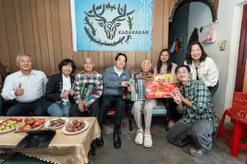 返鄉青年跟阿嬤說「阿德我很熟」　賴清德真的來了