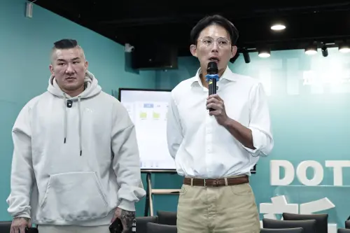 昨硬擠時間與鄭麗文同框　黃國昌：生命中最重要的人需要我