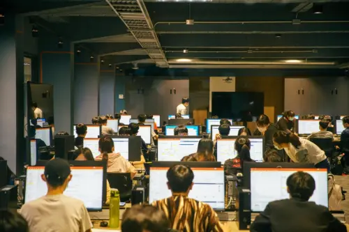 ▲2024年「全球前2%頂尖科學家榜單」（World's Top 2% Scientists)，逢甲大學多達35位優秀教師入榜，其中21位教師還進入「終身科學影響力排行榜(1960–2024)」，展現學術研究的持續突破。（圖／逢甲大學官網）