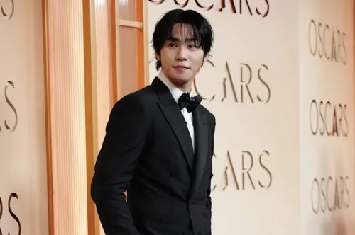 奧斯卡／安孝燮帥登紅毯！《Kpop獵魔女團》搶小金人勢在必得
