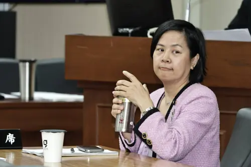 李貞秀瞎扯「若劉世芳貪污」反被沉默句點！他酸爆：路人質詢