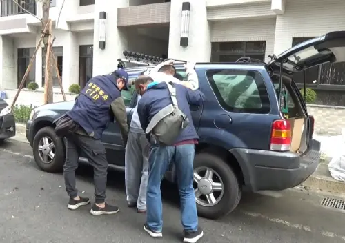 利用移工體檢騙辦人頭門號卡轉售詐團　警逮18人詐千萬
