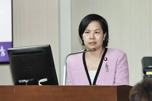 李貞秀首度質詢「劉世芳不甩」！媒體人警告：恐成迴力鏢自打頭