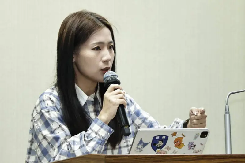 ▲陳亭妃針對徐巧芯提出的過失傷害等指控不服結果，聲請再議。高檢署重新檢視後認為原處分仍有疑義，決定撤銷不起訴，發回北檢續查。（圖／記者吳翊緁攝）