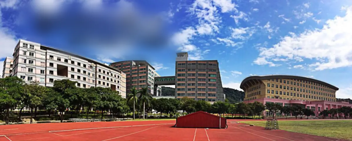 ▲台北某所公立大學的教授女兒遭同居男友家暴打傷，聲請保護令獲准並轉到父親任教的學校就讀；男友為了轉學考的面試而進入校區，卻因為涉嫌違反保護令遭起訴。（圖／翻攝案發大學網頁）