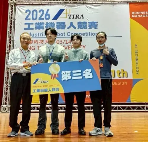 ▲由嶺東科大智慧製造系與沙鹿高工學生組成的隊伍在創意競賽「智慧機器人組」勇奪全國第三名。（圖／嶺東科大提供）