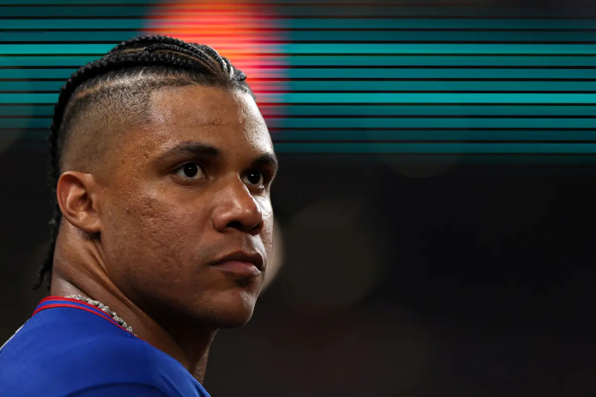 ▲多明尼加當家主砲索托(Juan Soto)在四強賽表現低迷，成為先發打線唯一0上壘的球員，賽後神情茫然地癱坐在板凳區，無緣重溫兒時的冠軍夢。（圖／路透／達志影像）