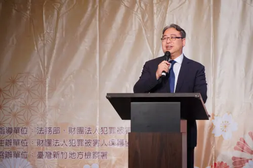 王義川退場、黃世杰出戰桃園？他酸爆：模範生選得贏老油條嗎