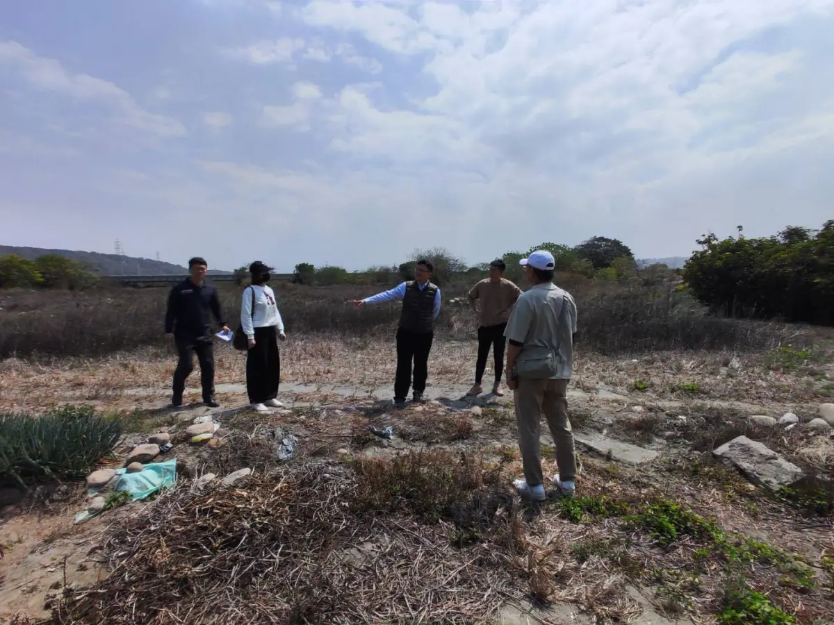 ▲臺中市政府消防局針對遶境路線上施放煙火炮竹等安全地點及方位，今日與煙火廠商、廟方人員做實地的勘察與安全評估(記者鄧力軍翻攝)