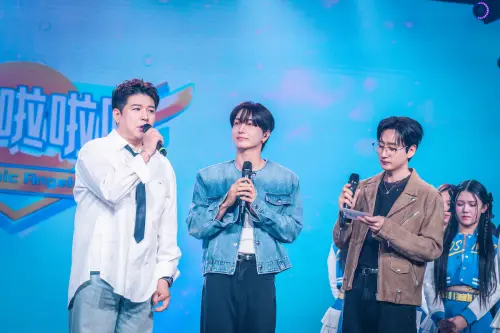 ▲節目上週邀請到韓流天團SUPER JUNIOR神童（左）、利特（中）2位巨星擔任飛行評審。（圖／華視提供）