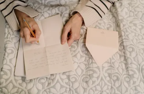 獨／家暴男黑歷史起底！打完教授女兒　偷鑰匙闖家中床上放信
