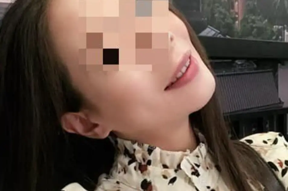 ▲傅姓男子對紀姓女友割喉之後，開車至派出所自首，傅男被依殺人罪收押。但傅男家屬上網爆料，直指紀女是前科累累的詐欺犯。（圖／翻攝臉書）