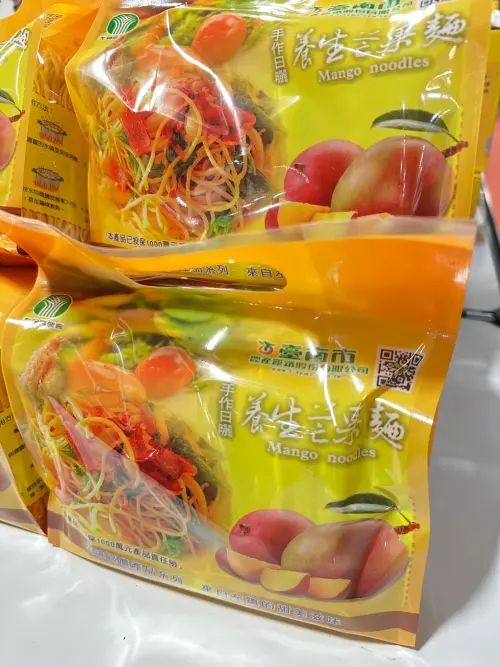 ▲ 「芒果麵」因市長黃偉哲特向韓國啦啦隊介紹，成為這次蘭展精品館內詢問度、買氣極高的商品。（圖／南市府提供）