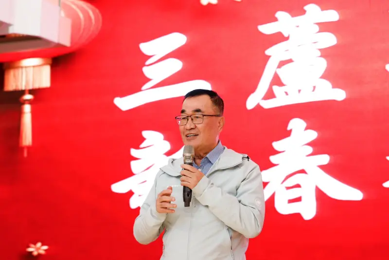    ▲李四川承諾會以一生奉獻公務的專業與誠信，帶領新北市走向更好的未來。（圖／李四川競選團隊提供）  