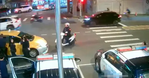 三峽通緝犯開車連3撞　員警開2槍追捕4小時逮人歸案