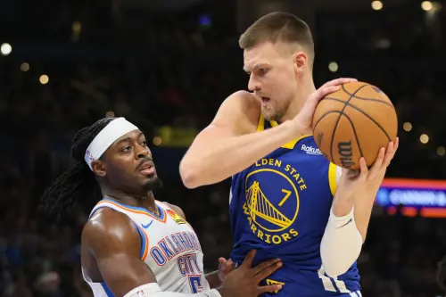 ▲如果勇士不留霍福德（Al Horford），他們可能會想留下「波神」波爾辛吉斯（Kristaps Porzingis）（右）。（圖／美聯社／達志影像）