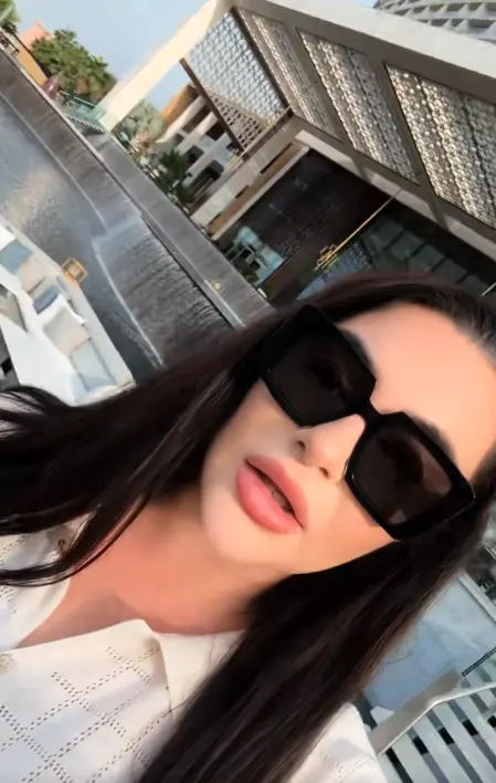 ▲擁有百萬粉絲的網紅蘇迪強調杜拜依然平靜，且部分人離開後，當地交通反而變得順暢，詐騙份子似乎也減少不少。（圖／翻攝自TikTok@itsmitchellarmstrong）