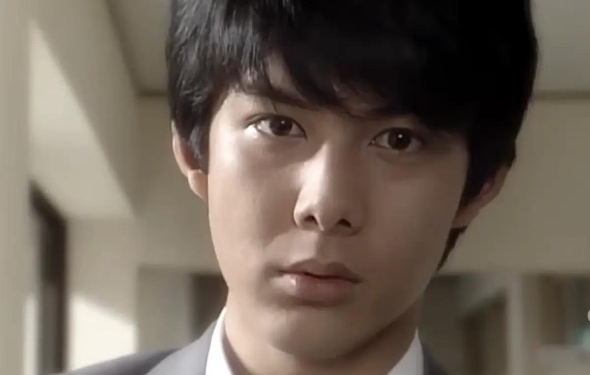 ▲柏原崇（如圖）是《惡作劇之吻》元祖江直樹，他引退多年後轉當幕後，還是女友內田有紀的經紀人，他過去的官網後來直接給她使用，並讚女友跟湘琴很像。（圖／翻攝イタズラなKiss）