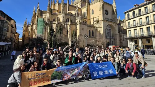 ▲「讀萬卷書不如行萬里路」歐德同仁全球玩透透，來到西班牙塞哥維亞主教座堂，開闊視野汲取設計靈感，努力工作用力玩！（圖／歐德集團提供）