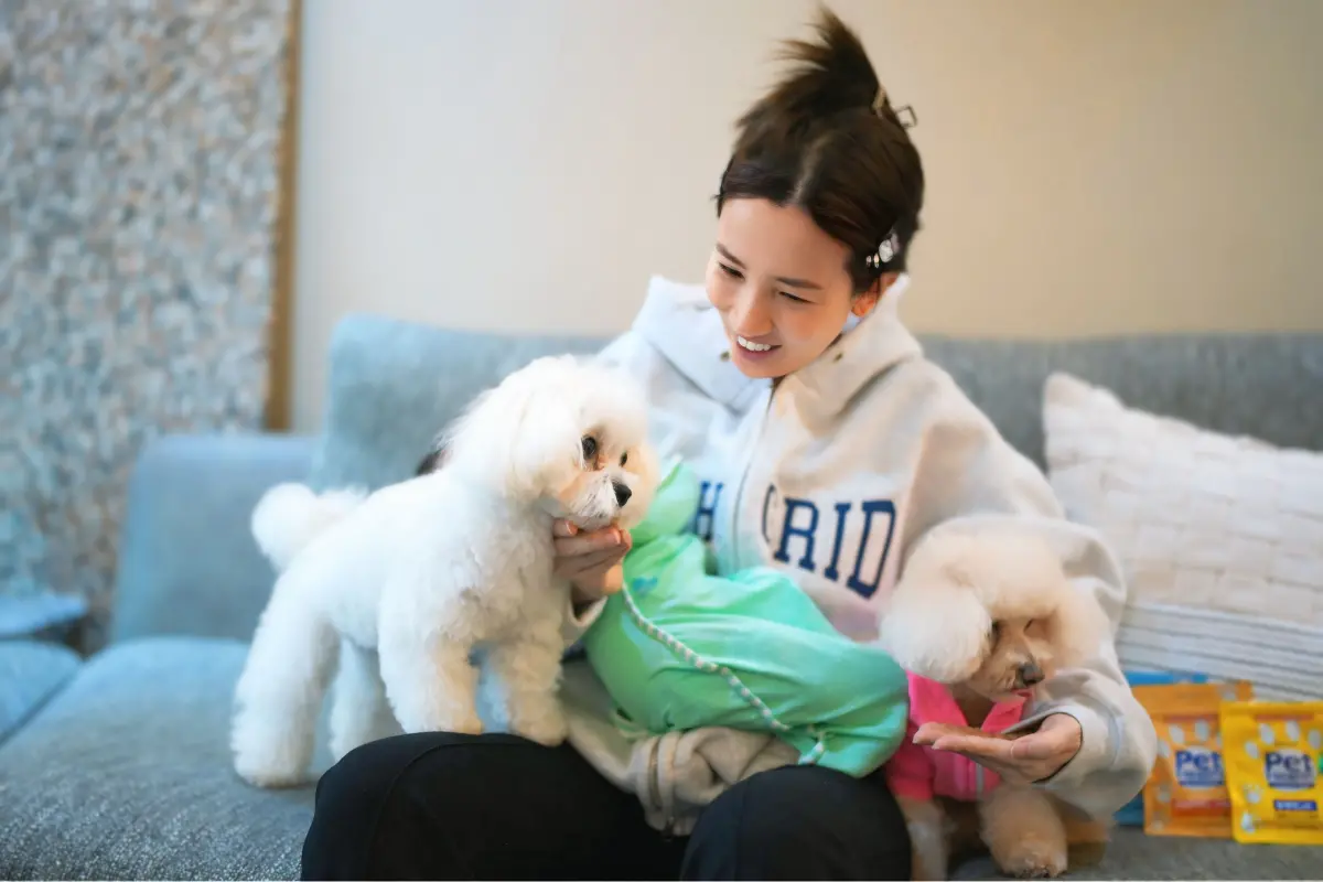 ▲愛雅（如圖）在農曆年前順利生下寶貝兒子，先前發文透露自己罹患了「短暫性產後憂鬱」，目前身心都在修復的她，表示兒子有時會因腸絞痛爆哭，看了十分好心疼。（圖／三得利提供）