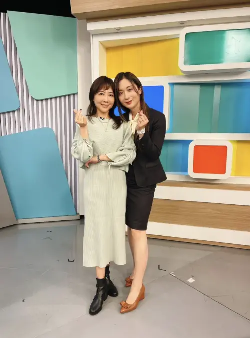 ▲陳樂涵（右）扮女裝撞見父親起床，情急之下竟躲進冰箱。（圖／和展影視提供）