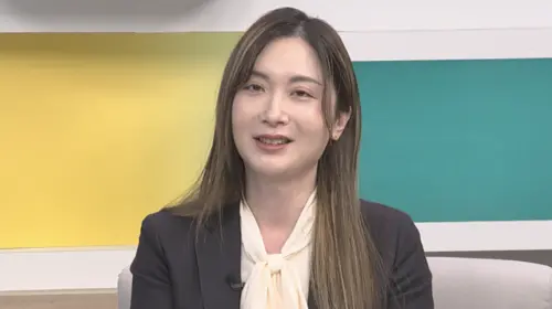 名律師陳樂涵男扮女裝「被爸爸撞見躲冰箱」！愛妻邊餵奶傻眼看呆
