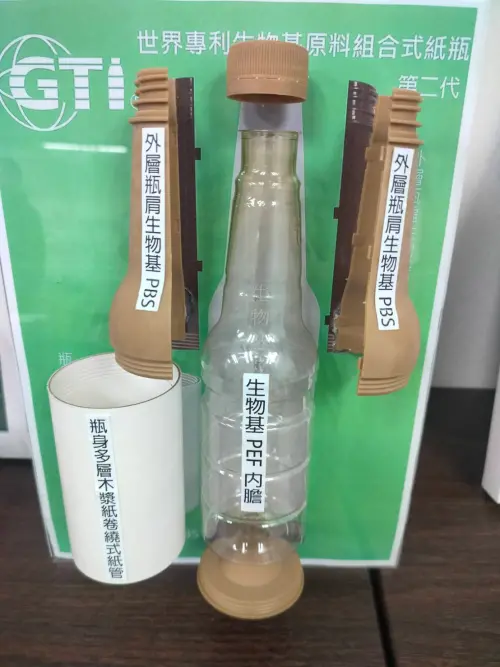 ▲許佑正表示，思創全球的生物基原料雙層結構專利技術，可以解決石化產品原物料短缺問題。（圖／業者提供）