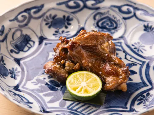 ▲末冨的餐廳招牌牌之作「炭火燒甲魚」（圖／鮨毅提供www.instagram.com/_sushiyii/）