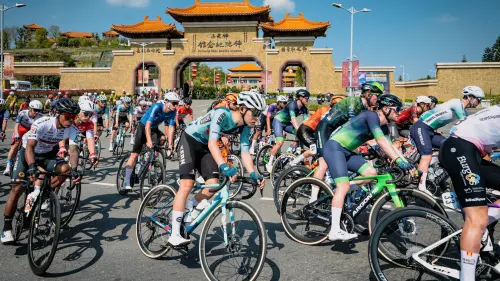 ▲2026環台賽高雄市站自佛光山佛陀紀念館出發。（圖／中華民國自由車協會提供）